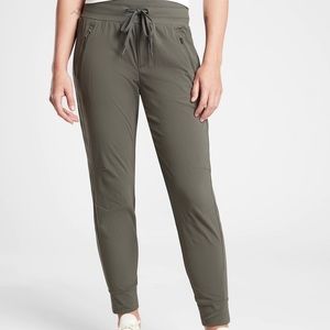 Athleta Trekkie north jogger mountain olive